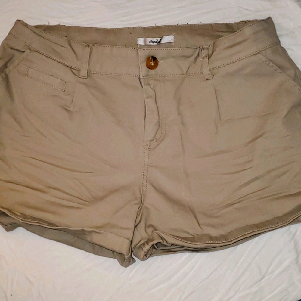 Stretchy cargo shorts